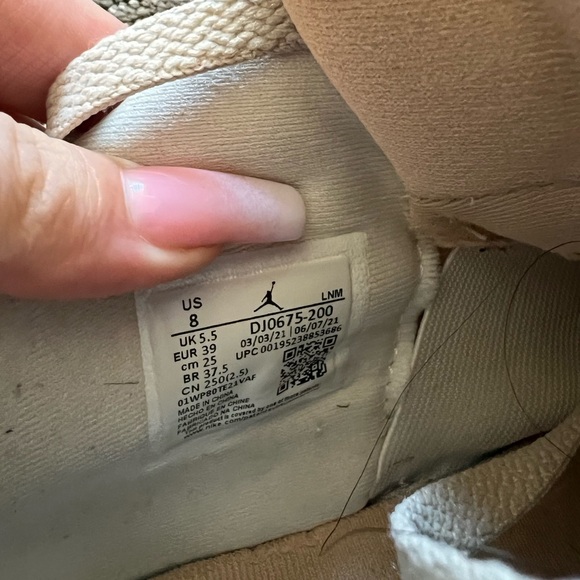 Jordan 4 Shimmers size 8W - Picture 4 of 4